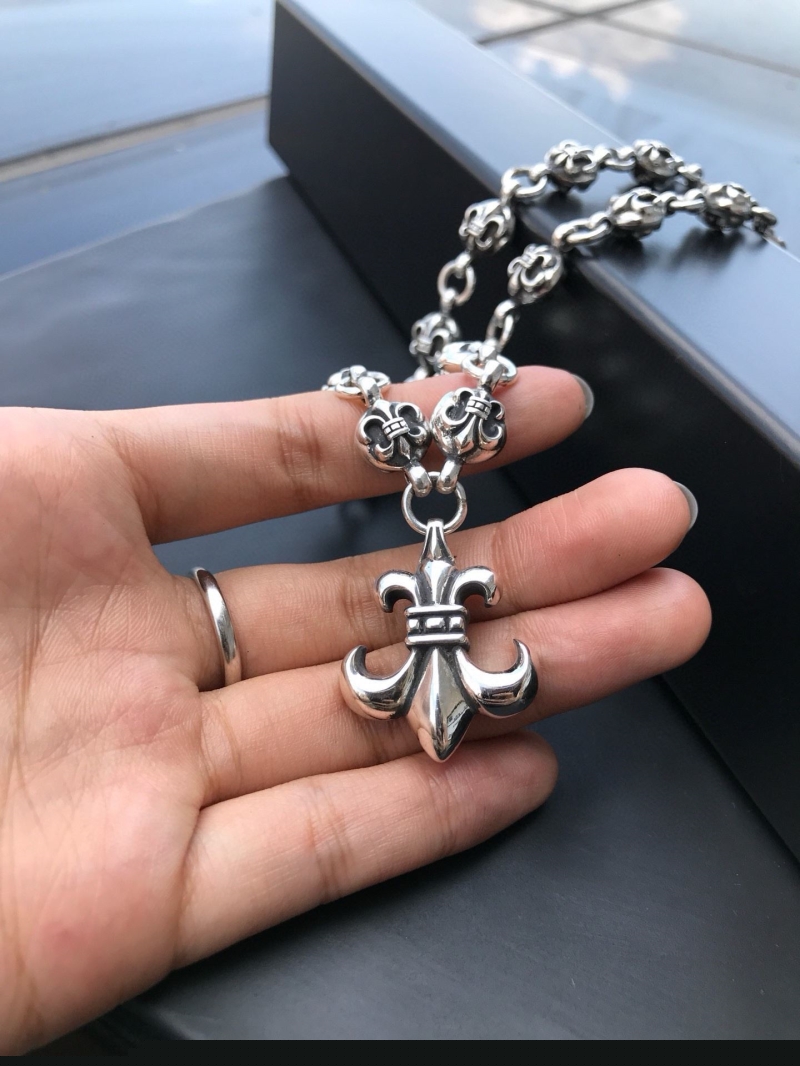 Ch**me He**ts necklaces